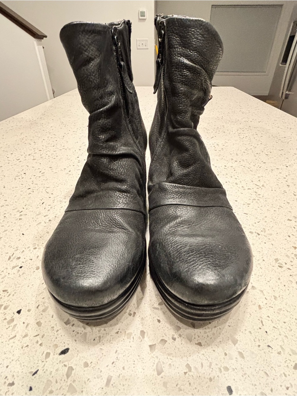 Miz Mooz Zuzu Women’s Black Leather Zipper Ankle & Booties Boot - Picture 12 of 16